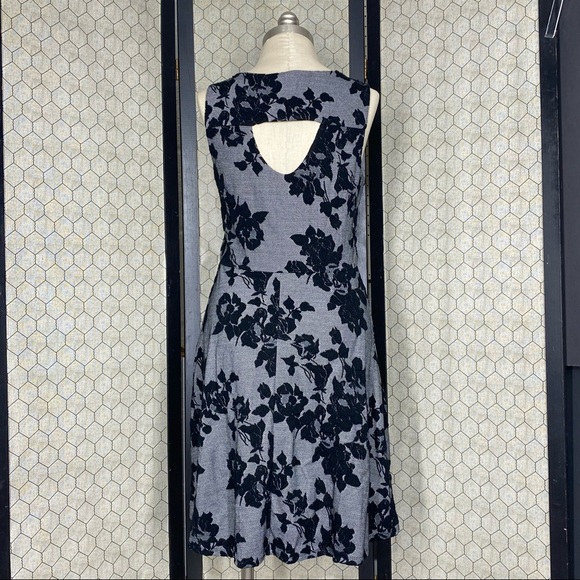 Crescent Leanne Textured Floral Knit Dress - Picture 3 of 10